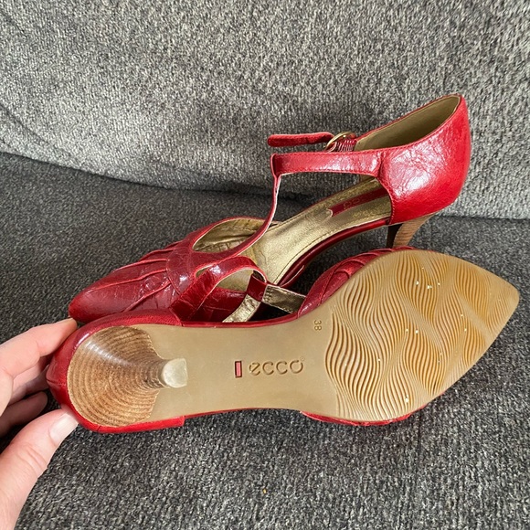ECCO Red Leather shoes - Picture 2 of 4